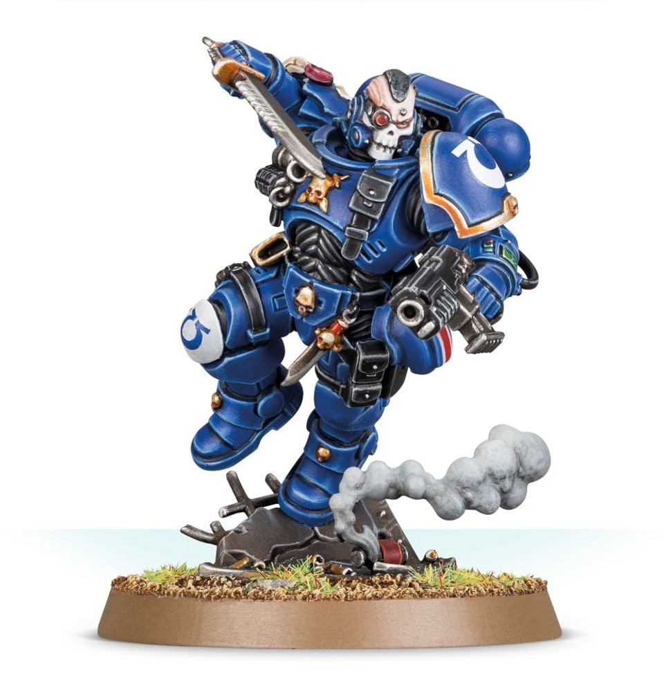 Warhammer 40,000 Lieutenant in Reiver Armour — 1/3